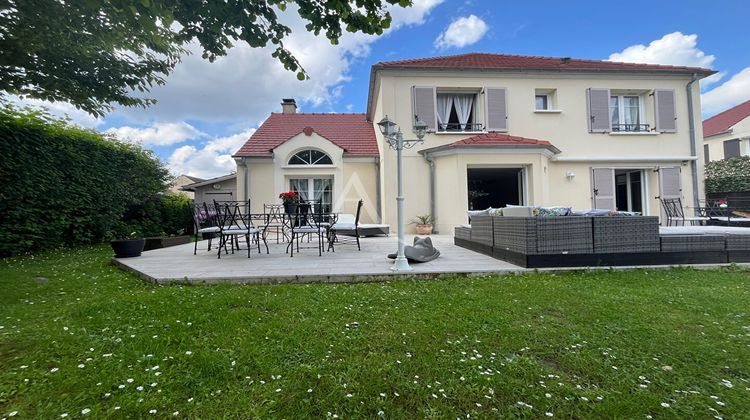 Ma-Cabane - Vente Maison BUSSY-SAINT-GEORGES, 144 m²