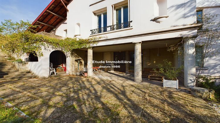 Ma-Cabane - Vente Maison CALUIRE-ET-CUIRE, 257 m²