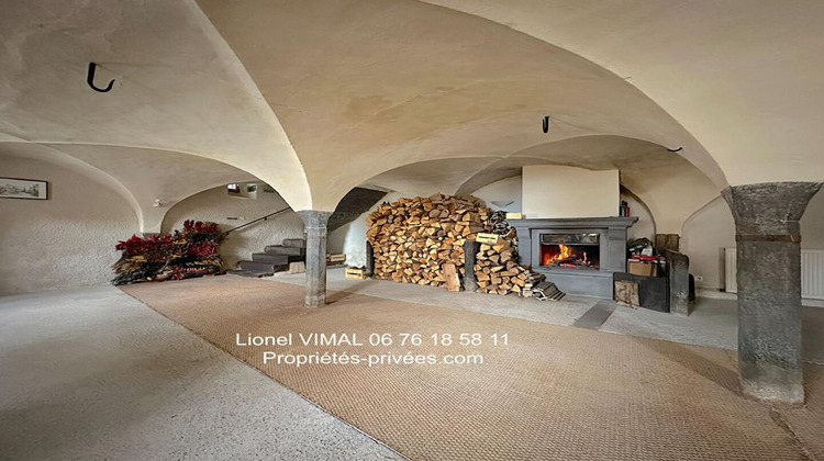 Ma-Cabane - Vente Maison CEYSSAT, 300 m²