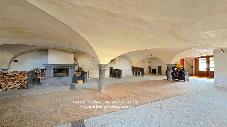 Ma-Cabane - Vente Maison CEYSSAT, 300 m²