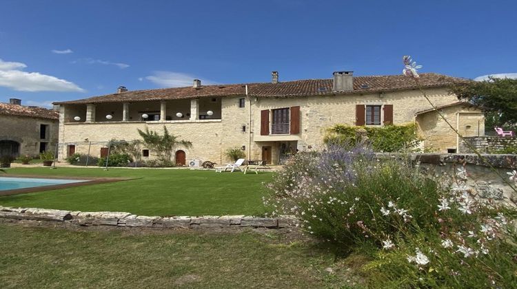 Ma-Cabane - Vente Maison CHAMPAGNE ET FONTAINE, 350 m²