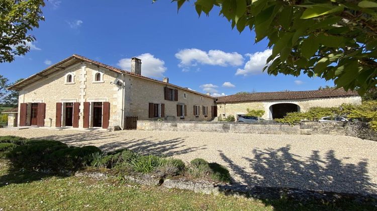 Ma-Cabane - Vente Maison CHAMPAGNE ET FONTAINE, 350 m²