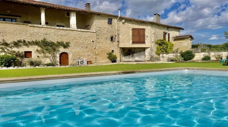 Ma-Cabane - Vente Maison CHAMPAGNE ET FONTAINE, 350 m²