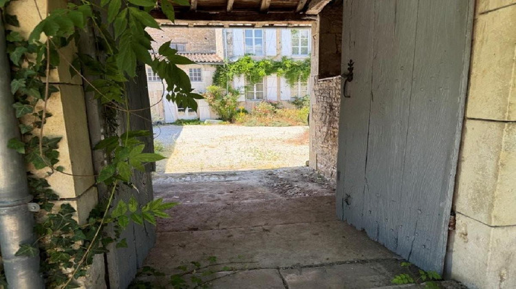 Ma-Cabane - Vente Maison CHAMPAGNE MOUTON, 320 m²