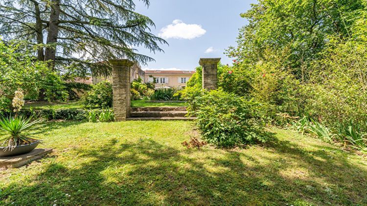 Ma-Cabane - Vente Maison CHARBONNIERES-LES-BAINS, 280 m²