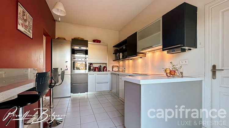 Ma-Cabane - Vente Maison CHARBONNIERES LES BAINS, 210 m²