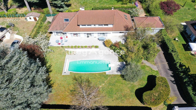 Ma-Cabane - Vente Maison CHARBONNIERES LES BAINS, 230 m²