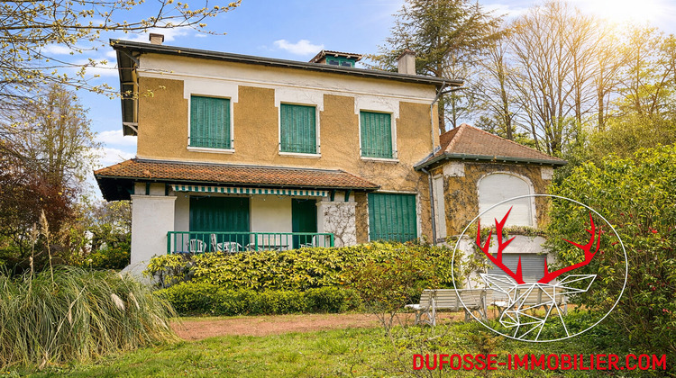 Ma-Cabane - Vente Maison CHARBONNIERES-LES-BAINS, 180 m²