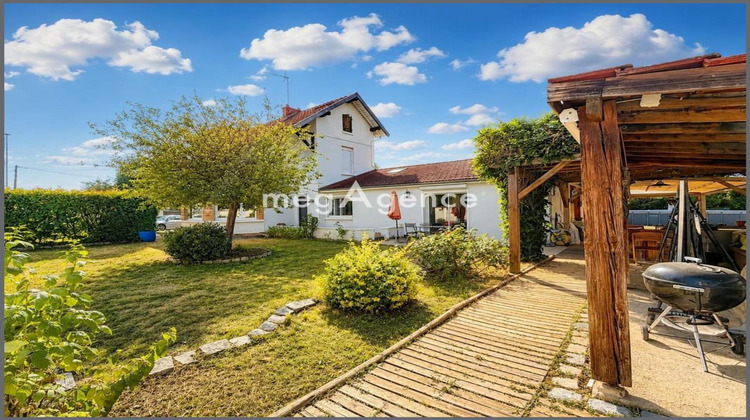 Ma-Cabane - Vente Maison CHARBONNIERES LES BAINS, 220 m²