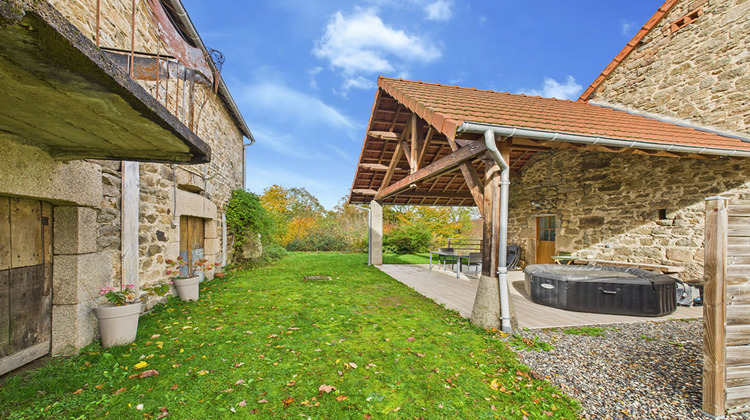 Ma-Cabane - Vente Maison CHARENSAT, 300 m²