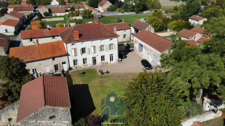 Ma-Cabane - Vente Maison Charroux, 201 m²