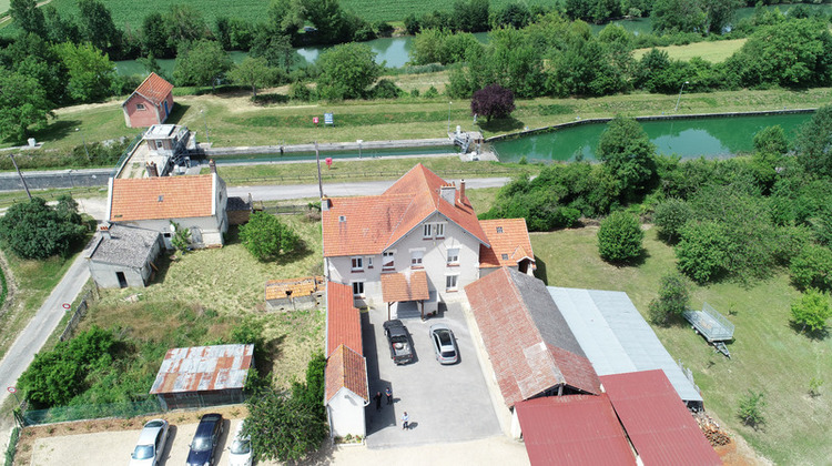 Ma-Cabane - Vente Maison CHASSEMY, 360 m²