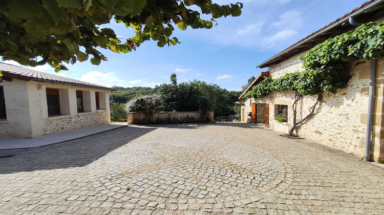 Ma-Cabane - Vente Maison Chasseneuil-sur-Bonnieure, 200 m²