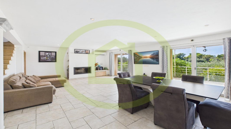 Ma-Cabane - Vente Maison CHATEAUNEUF GRASSE, 210 m²