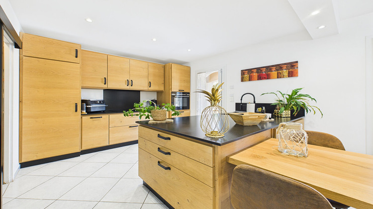 Ma-Cabane - Vente Maison CHATEAUNEUF-LE-ROUGE, 145 m²