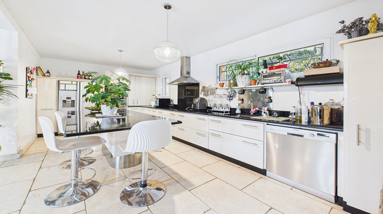 Ma-Cabane - Vente Maison CHATEAUNEUF-LE-ROUGE, 210 m²