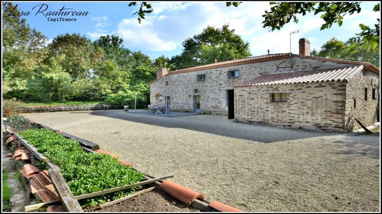 Ma-Cabane - Vente Maison CHAVAGNES EN PAILLERS, 360 m²