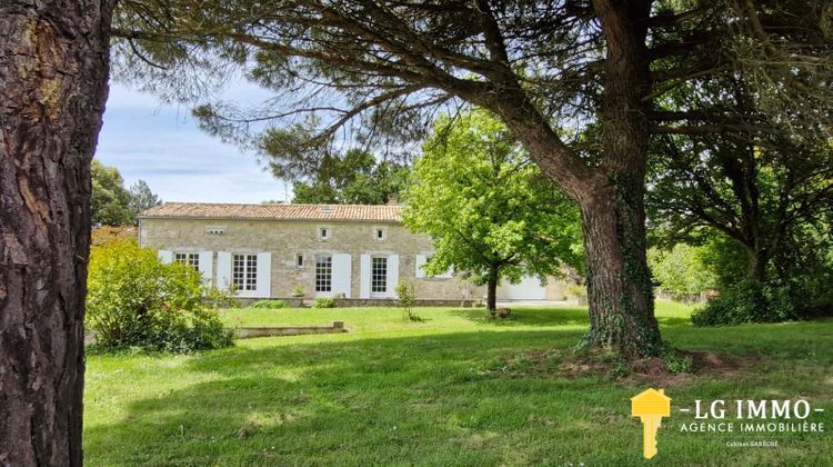 Ma-Cabane - Vente Maison Chenac-Saint-Seurin-d'Uzet, 195 m²