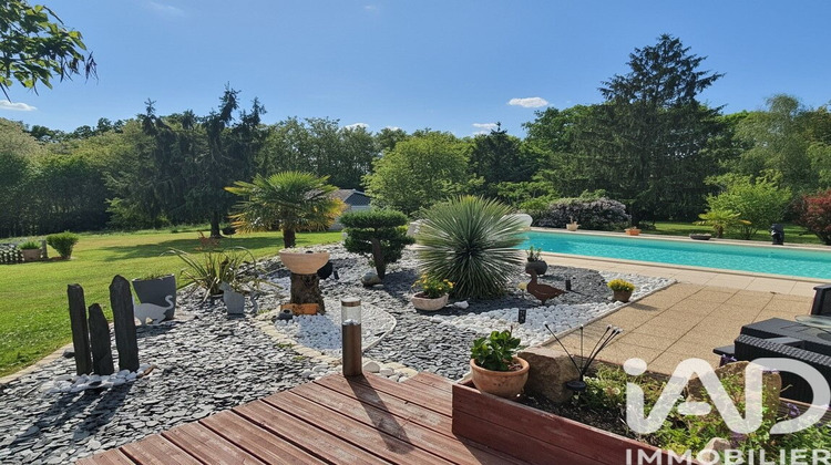 Ma-Cabane - Vente Maison Cherves-Châtelars, 250 m²