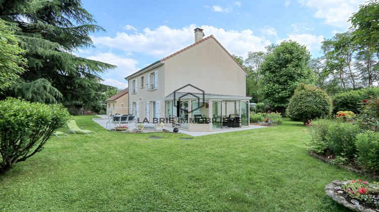 Ma-Cabane - Vente Maison CHEVRY-COSSIGNY, 191 m²