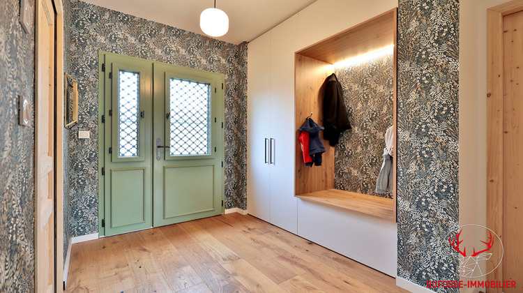 Ma-Cabane - Vente Maison COLLONGES-AU-MONT-D'OR, 196 m²