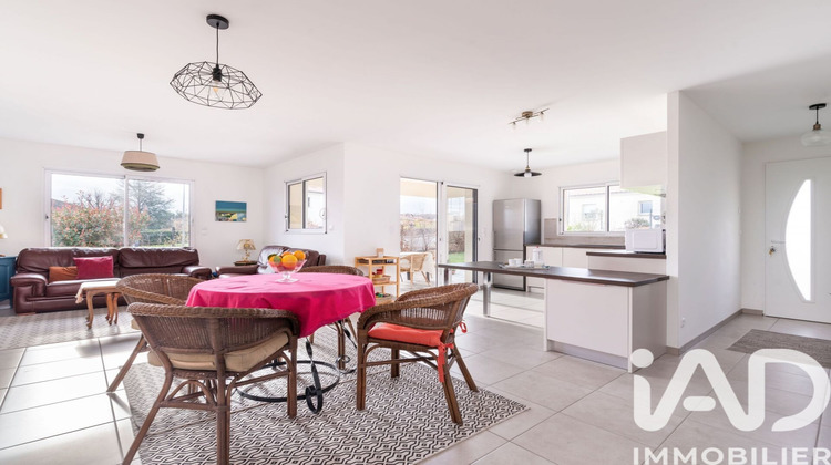 Ma-Cabane - Vente Maison Commelle-Vernay, 123 m²