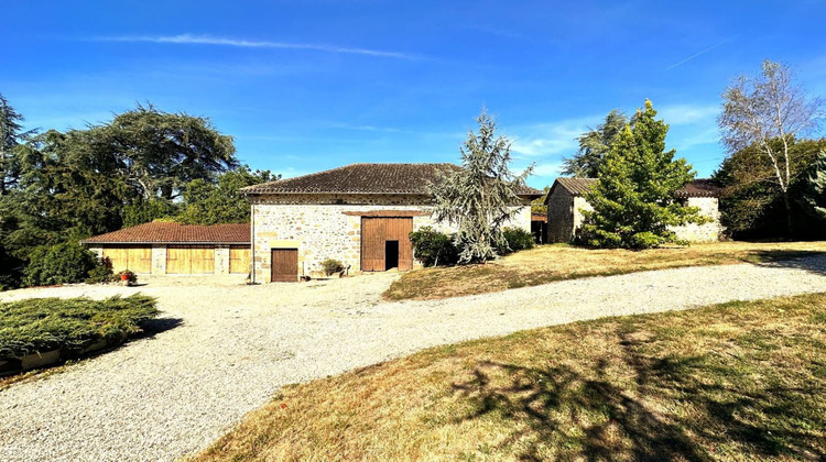 Ma-Cabane - Vente Maison CONFOLENS, 436 m²