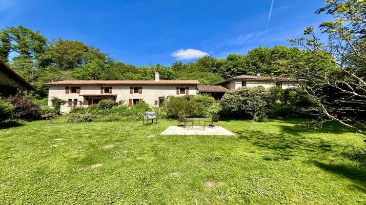 Ma-Cabane - Vente Maison CONFOLENS, 261 m²