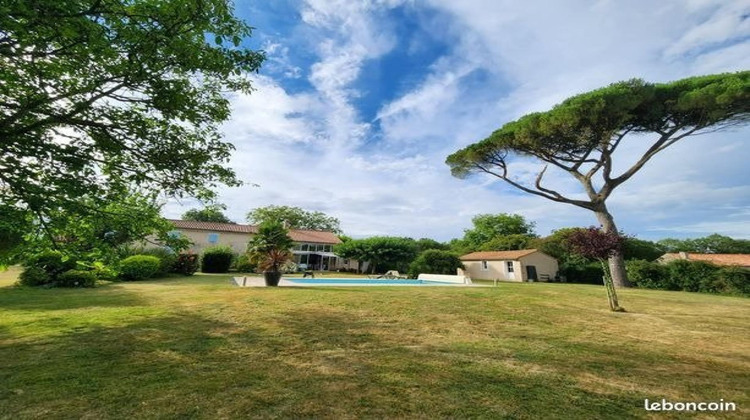 Ma-Cabane - Vente Maison Coulonges-sur-l'Autize, 233 m²
