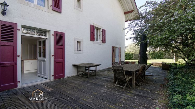 Ma-Cabane - Vente Maison DIVONNE-LES-BAINS, 219 m²