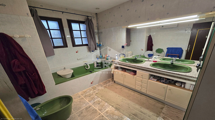 Ma-Cabane - Vente Maison EGLISE-NEUVE-D'ISSAC, 105 m²