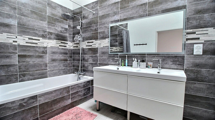 Ma-Cabane - Vente Maison EGLISENEUVE-PRES-BILLOM, 96 m²