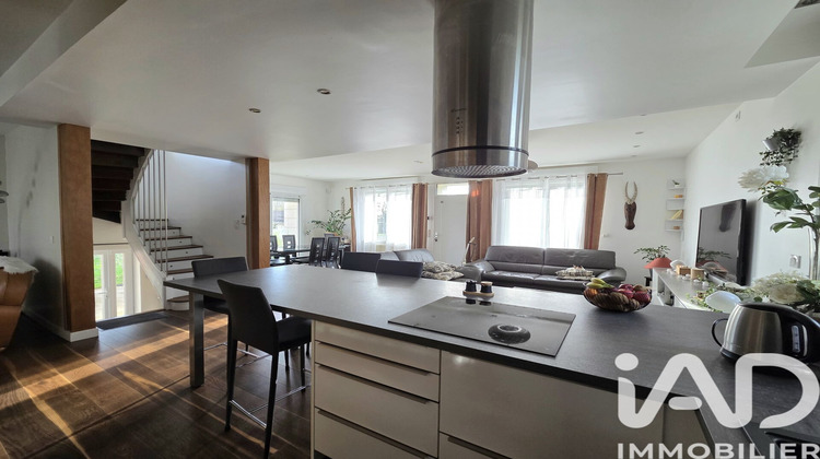 Ma-Cabane - Vente Maison Fontaine-le-Comte, 199 m²