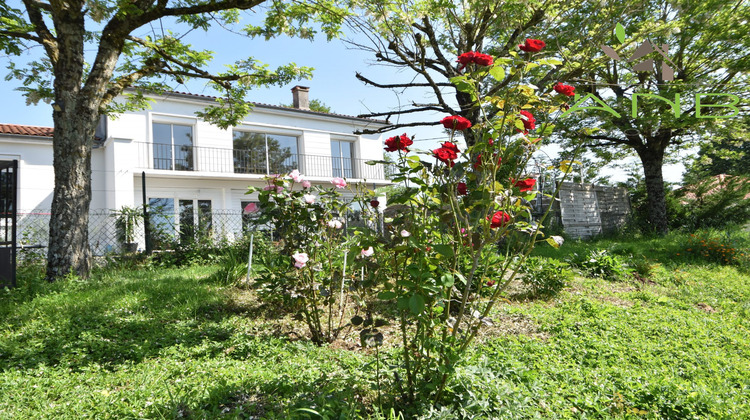 Ma-Cabane - Vente Maison Genouillé, 204 m²