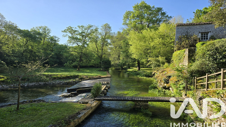 Ma-Cabane - Vente Maison Gensac-la-Pallue, 354 m²
