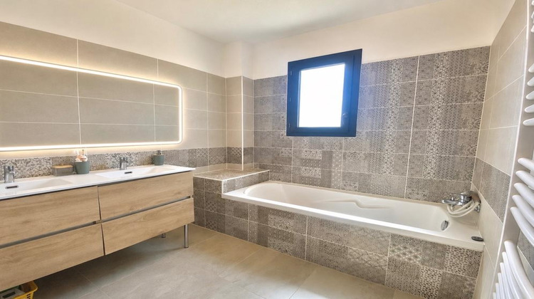 Ma-Cabane - Vente Maison JONQUIERES SAINT VINCENT, 100 m²