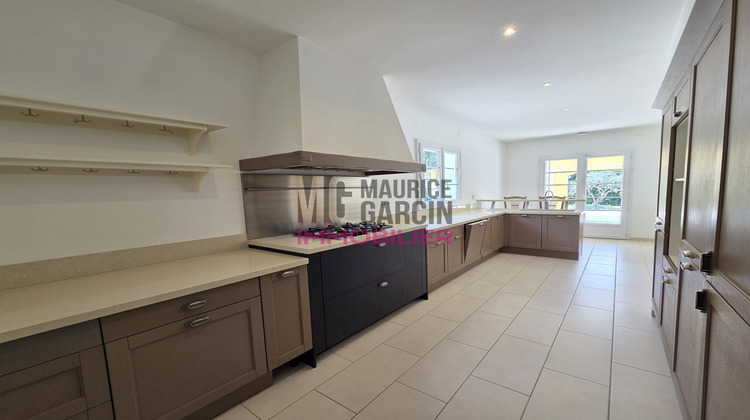 Ma-Cabane - Vente Maison L'Isle-sur-la-Sorgue, 200 m²