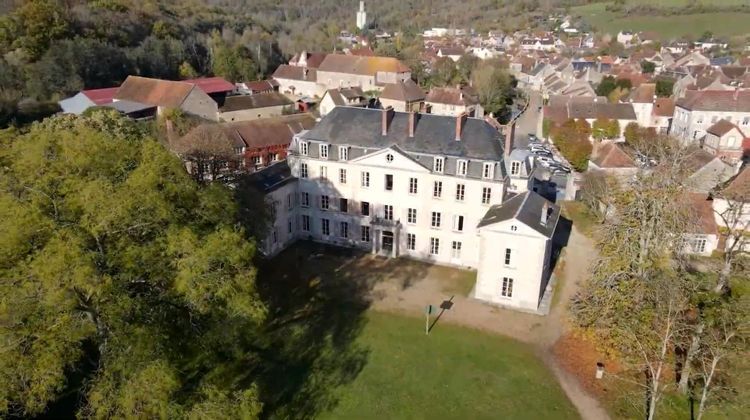 Ma-Cabane - Vente Maison L'Isle-sur-Serein, 2000 m²