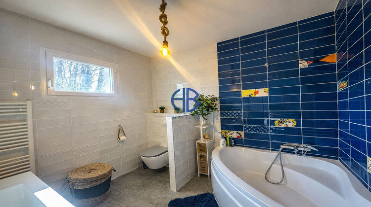 Ma-Cabane - Vente Maison LA CHAPELLE-DE-LA-TOUR, 190 m²