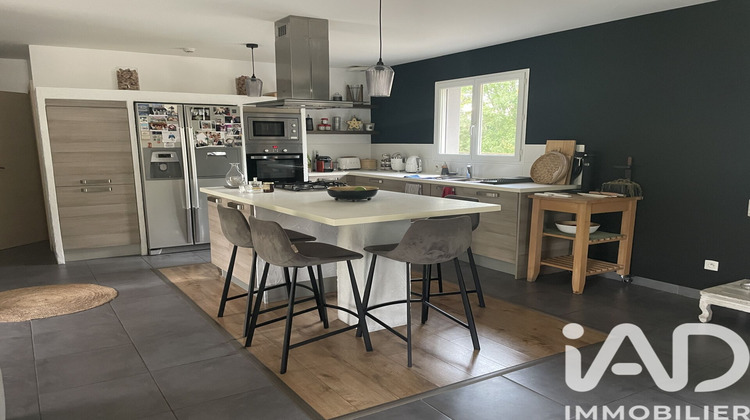 Ma-Cabane - Vente Maison La Chapelle-de-la-Tour, 200 m²