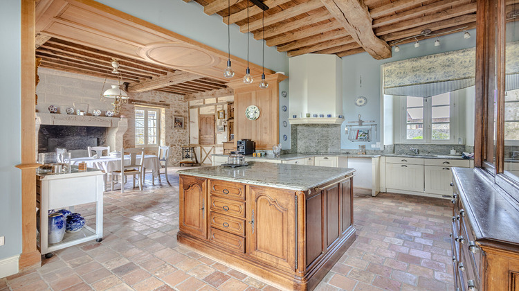 Ma-Cabane - Vente Maison LA CHAPELLE-MONTBRANDEIX, 304 m²