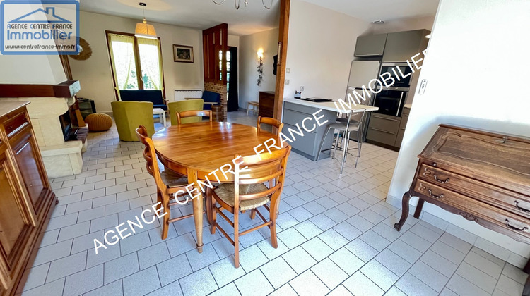 Ma-Cabane - Vente Maison LA CHAPELLE SAINT URSIN, 88 m²