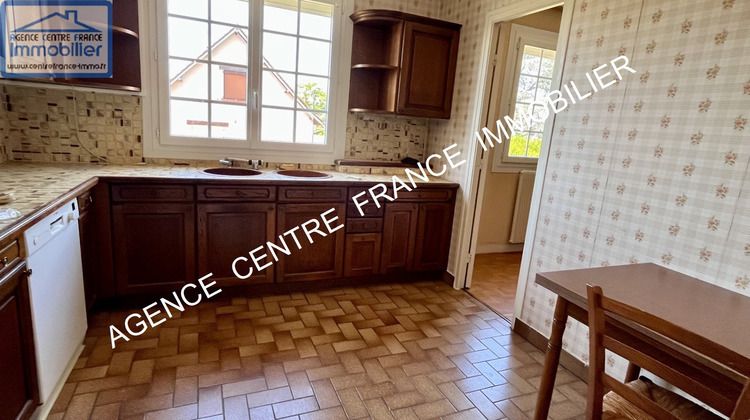 Ma-Cabane - Vente Maison LA CHAPELLE SAINT URSIN, 126 m²