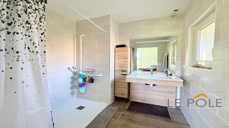 Ma-Cabane - Vente Maison LA GARDE-ADHEMAR, 213 m²