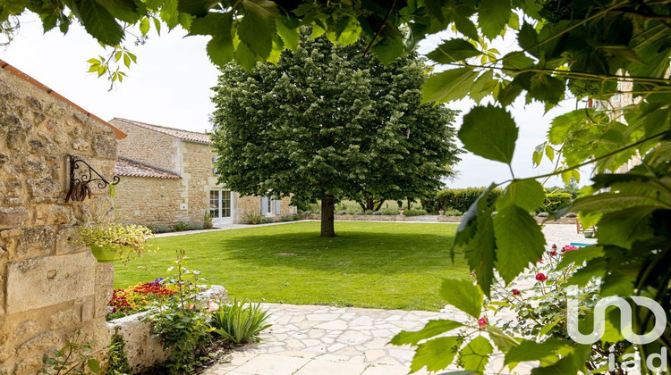 Ma-Cabane - Vente Maison La Gripperie Saint Symphorien, 494 m²