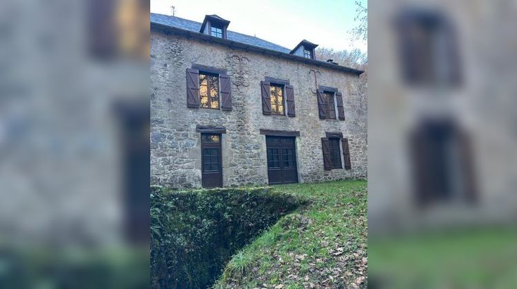 Ma-Cabane - Vente Maison LA ROCHE CANILLAC, 230 m²