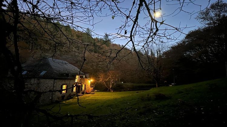 Ma-Cabane - Vente Maison LA ROCHE CANILLAC, 230 m²