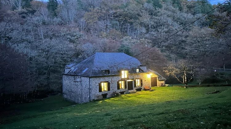 Ma-Cabane - Vente Maison LA ROCHE CANILLAC, 230 m²