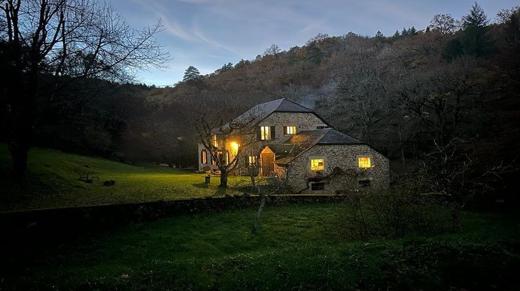 Ma-Cabane - Vente Maison LA ROCHE CANILLAC, 230 m²