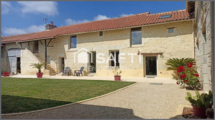 Ma-Cabane - Vente Maison La Roche-Rigault, 180 m²
